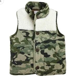 NWOT Boys Mud Pie Camo Sherpa Vest. Size: 4-5T